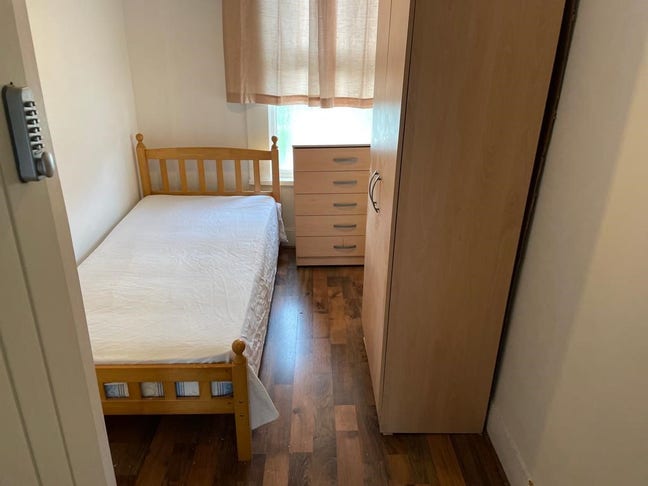Single Room In Mile End Inc Some Bills Beside Park Main Photo