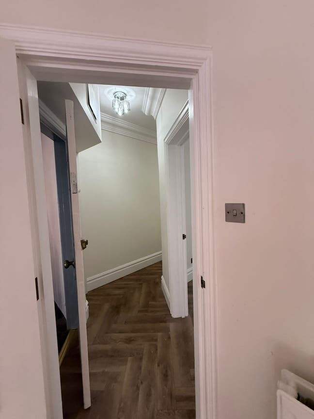 Recently refurbished 2-bedroom flat near Oxford St Main Photo