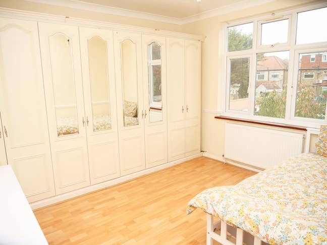 Double Rooms Available In Barkingside Main Photo
