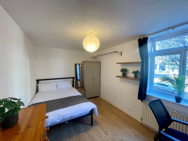 Lovely Double Room near Shoreditch/Bethnal Green Main Photo