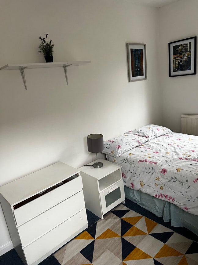 Large Double room  3 mins from the Tube  Main Photo