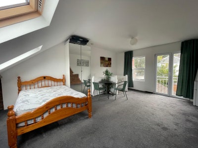 Lovely en suite Luton town Main Photo