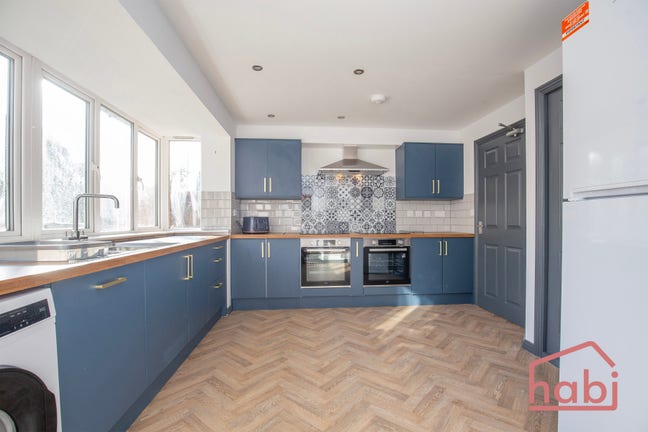 Fully refurbished house with bi-weekly clean Main Photo