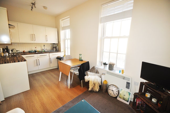 A smart 1 bed apartment in Highbury, N7 Main Photo