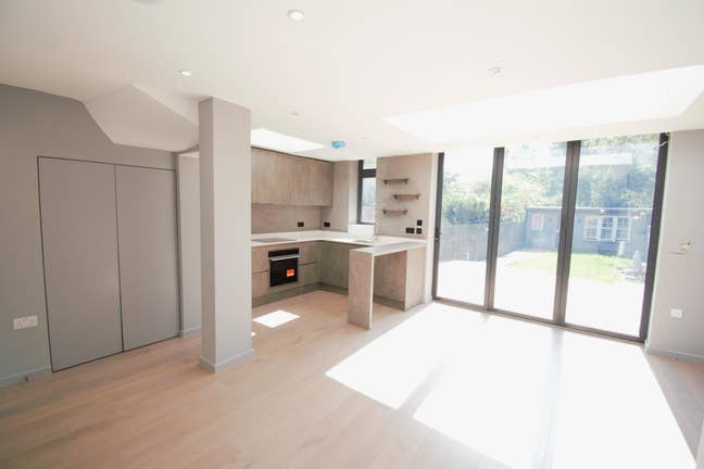 Spacious Room in Friendly House – All Bills Includ Main Photo