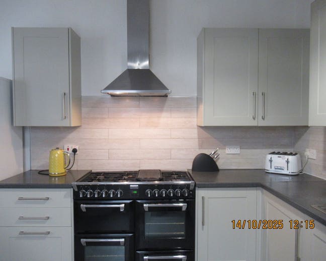 Ensuite Room, Furnished, Bills Included   Main Photo