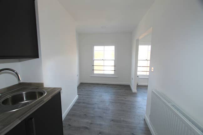 Large Studio & Parking NN8 Main Photo