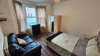 Double Room in Seven Sisters-Living Room Main Photo