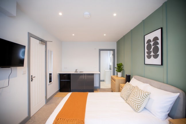 Chic Kitchenette/Ensuite rooms available now! 🤍 Main Photo