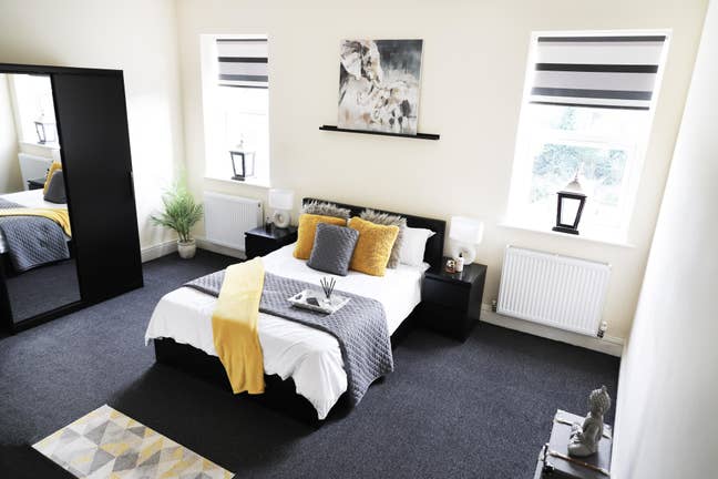 Huge, bright room in unique 'Friends' style home Main Photo
