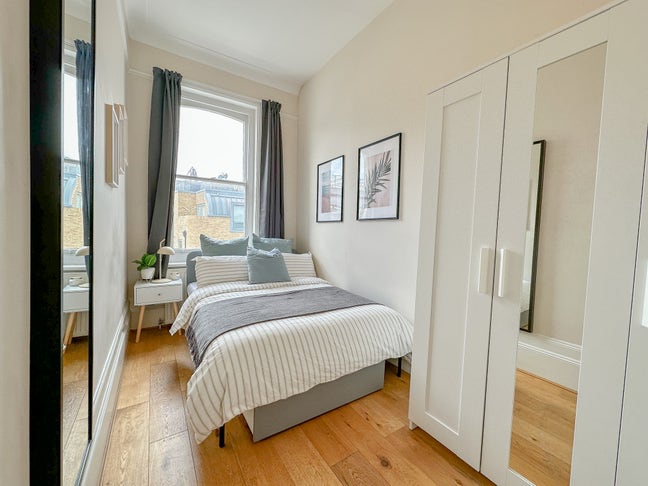 3 Double bedrooms available in Clapham Main Photo