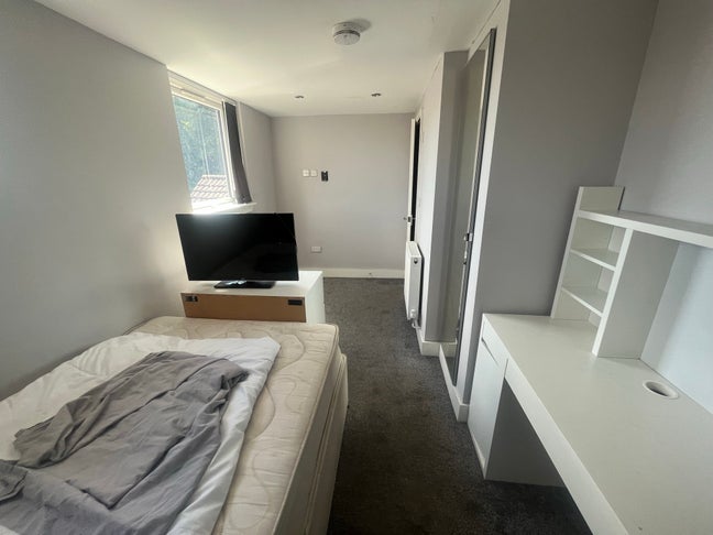 A mix of en-suite rooms Main Photo