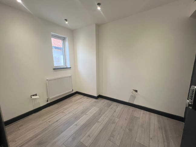 Single Ensuite Bedroom to Rent - Bills Included! Main Photo