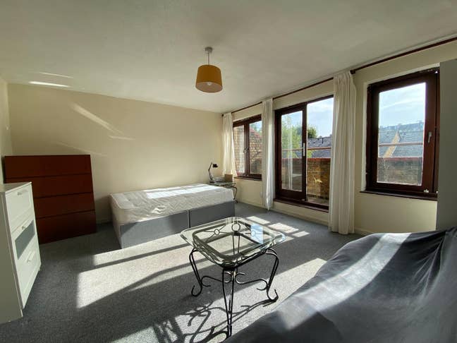 Massive double room with balcony  Main Photo
