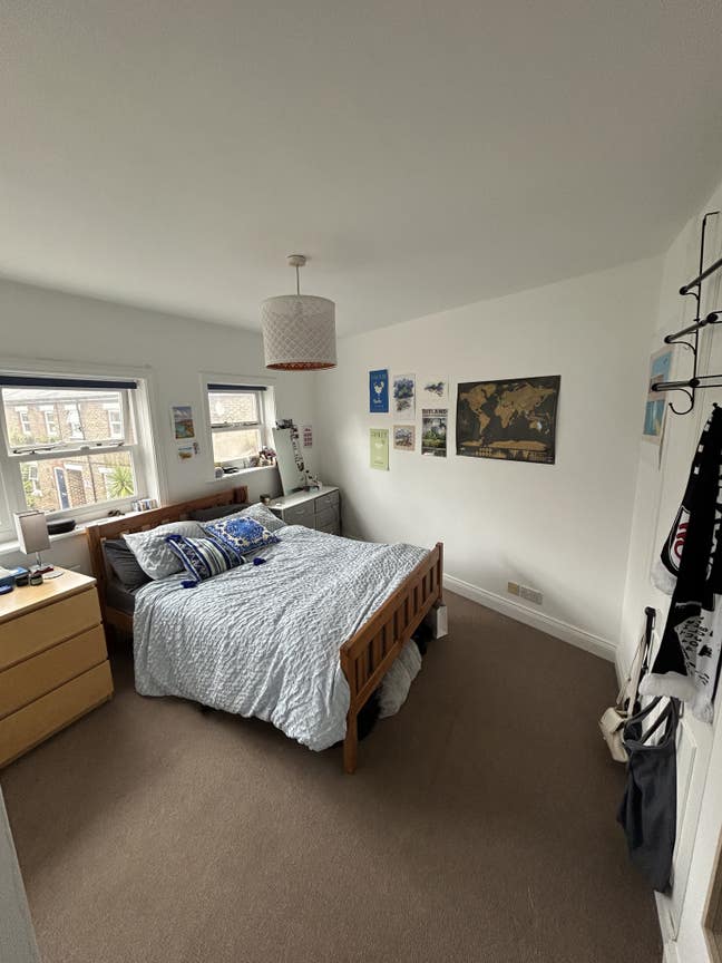 Couples room with en-suite available in Oval Main Photo