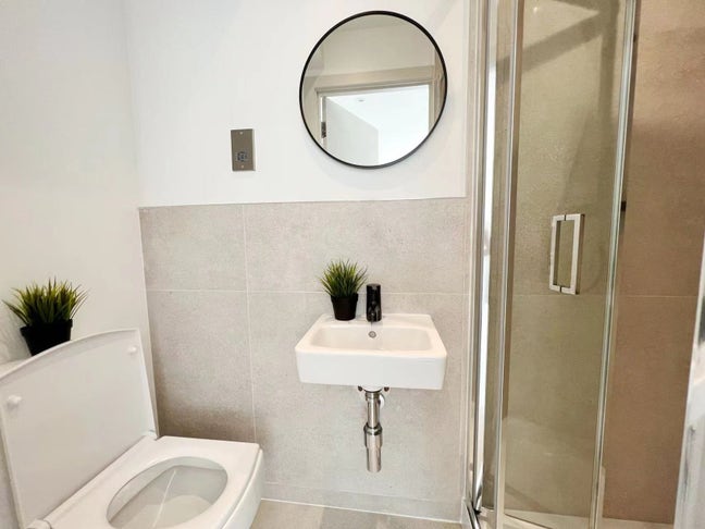 Comfort and Style in the Heart of  Battersea Main Photo