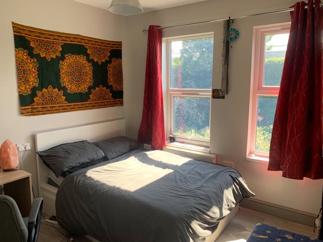 Large Double Room in 3 Bed Flat - Lea Bridge Main Photo