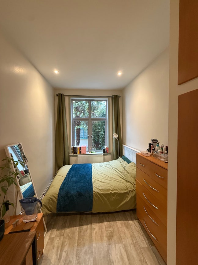 Double en-suite available Nov. 4th, East London Main Photo