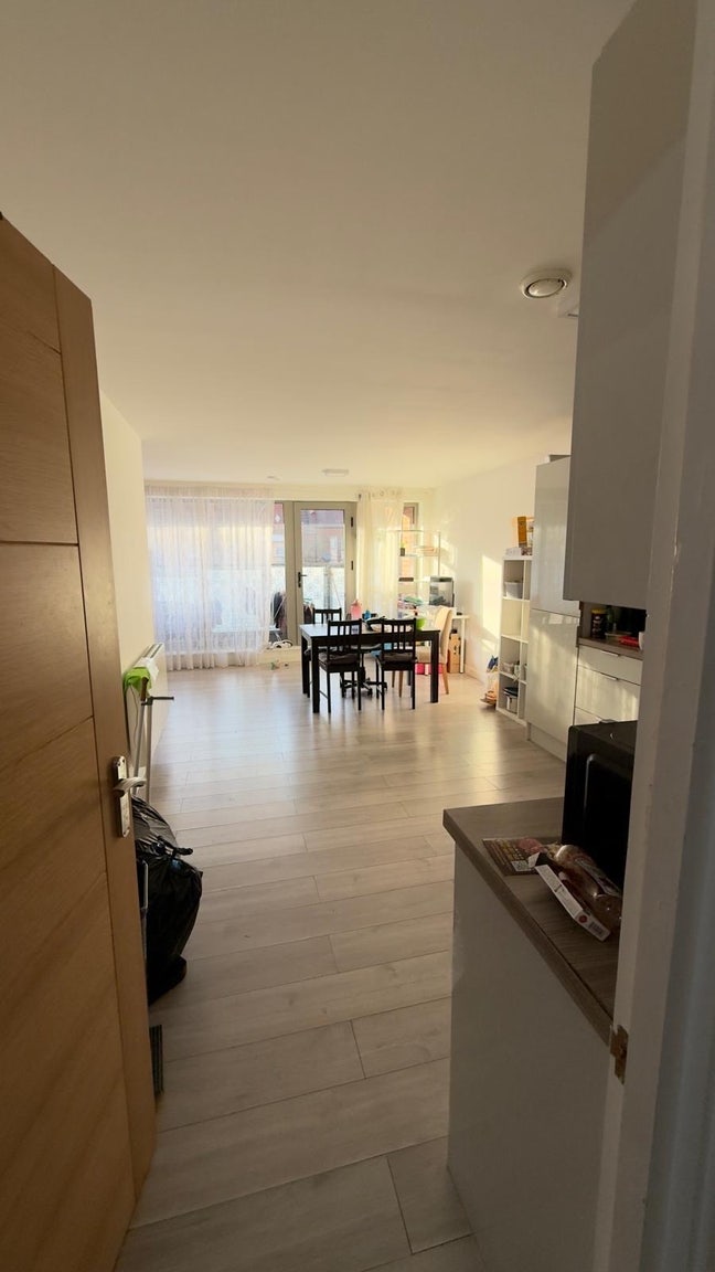 Bed Space Available for Female | Ensuite Room Main Photo