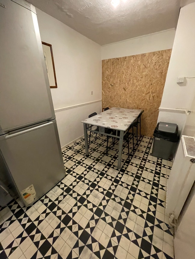 Bright Double Room Near Mile End/ Roman Road  Main Photo