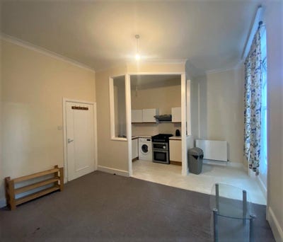 Spacious One Bedroom Flat in Bamborough Gardens  Main Photo