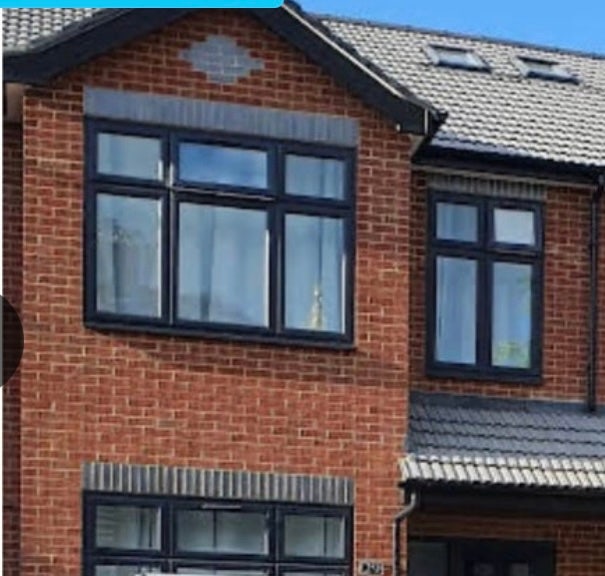 Large  Double Room Available in  Spacious House Main Photo