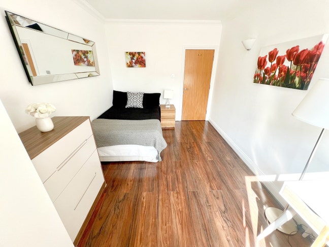 Bright & Clean Double Room-Excellent Location. Main Photo