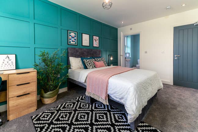 Huge Ensuite | Great Transport | Stylish Property  Main Photo