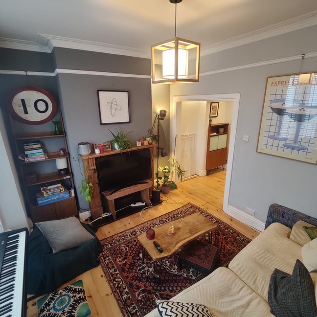 Lovely room sharing house with 1 female  Main Photo