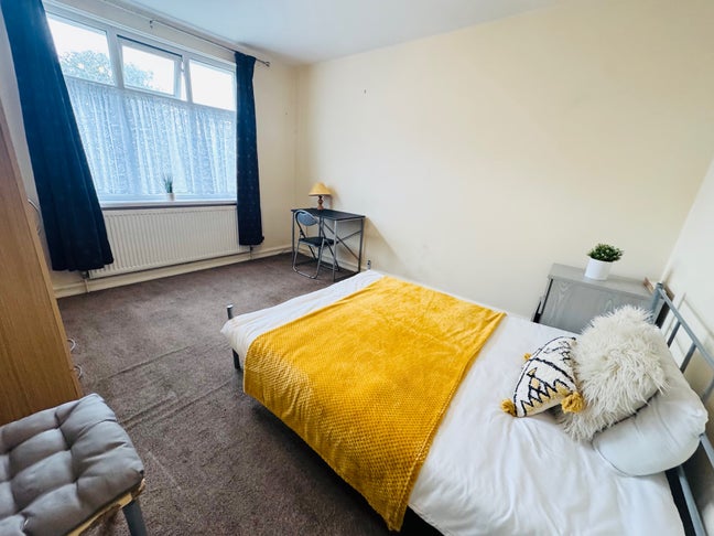 Rooms opposite L&D hospital Main Photo