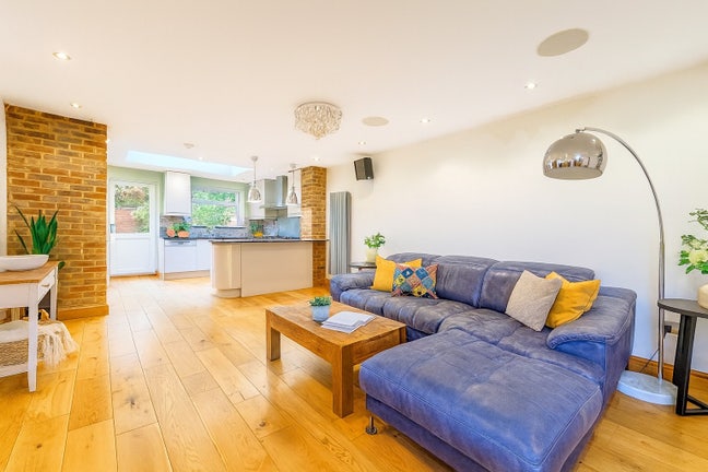 Spacious 3 bedroom/3 bathroom house  Main Photo