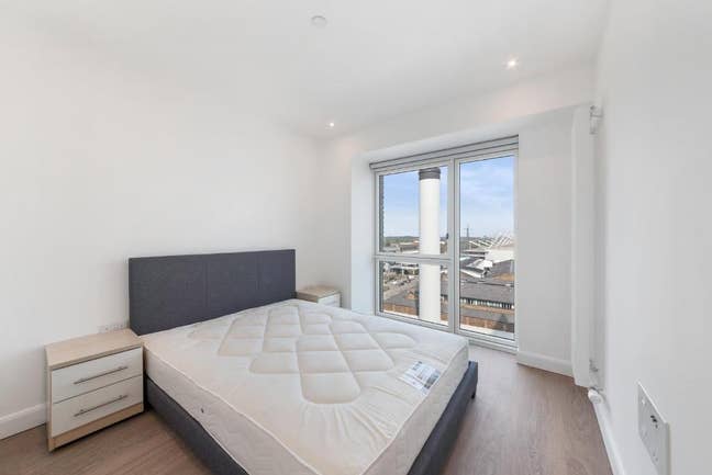 Modern 1-Bedroom Apartment at Galleria House, Roya Main Photo