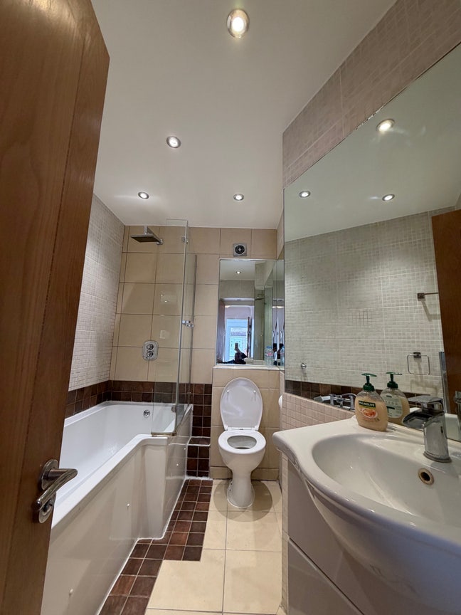 3-Bedroom House – 7 Minutes from Becontree Station Main Photo