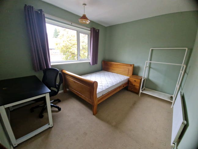 Large, bright double room /£550 all bills included Main Photo
