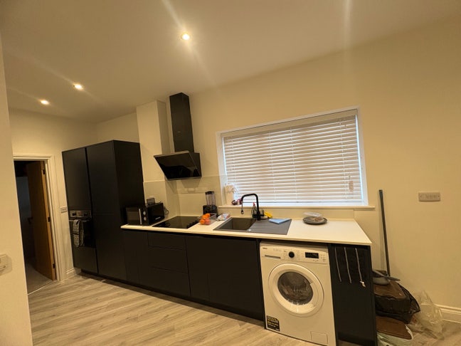 Female flatmate needed in modern 1 bedroom apartm Main Photo