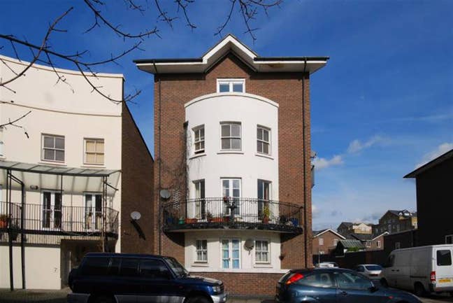 Spacious Double Room with Living Room in Canary W. Main Photo