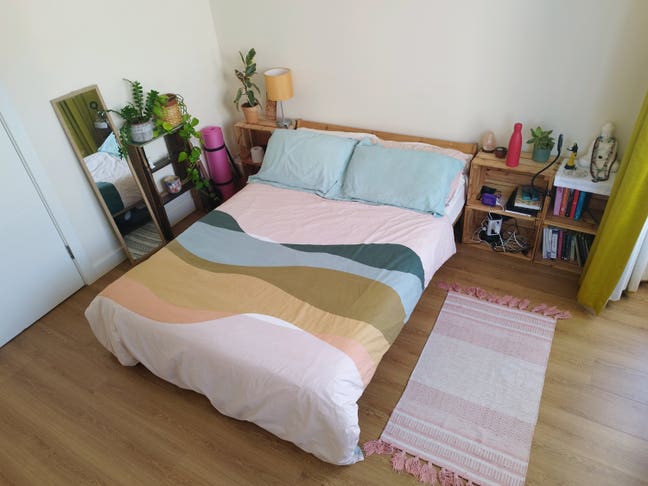 Bright and spacious double room - available soon Main Photo