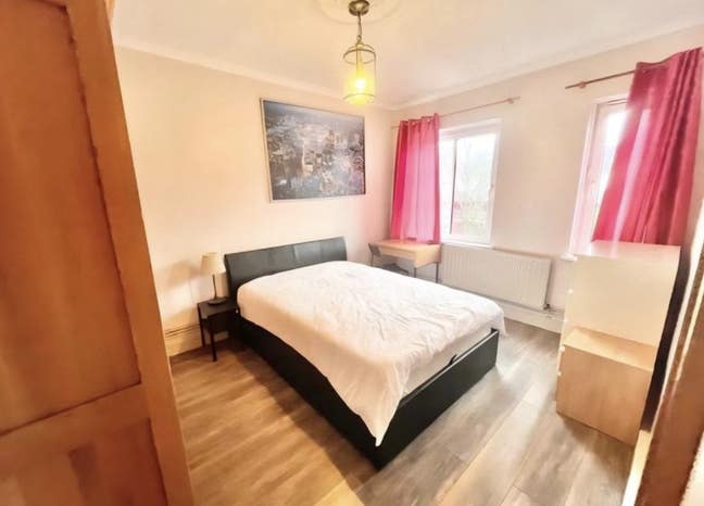 Beautiful Room By Park - 5min to Tube & Stores! Main Photo