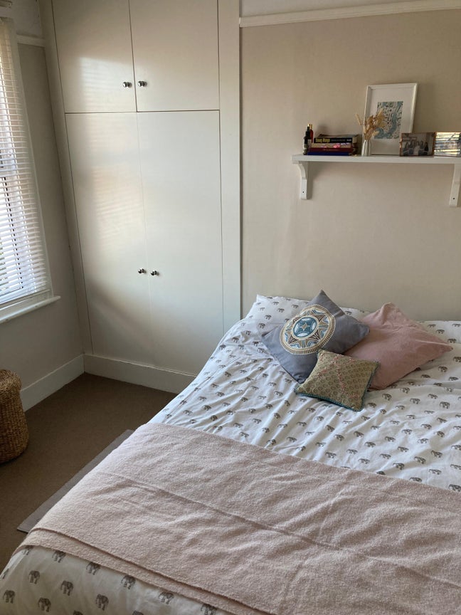 Room available in female house share Main Photo