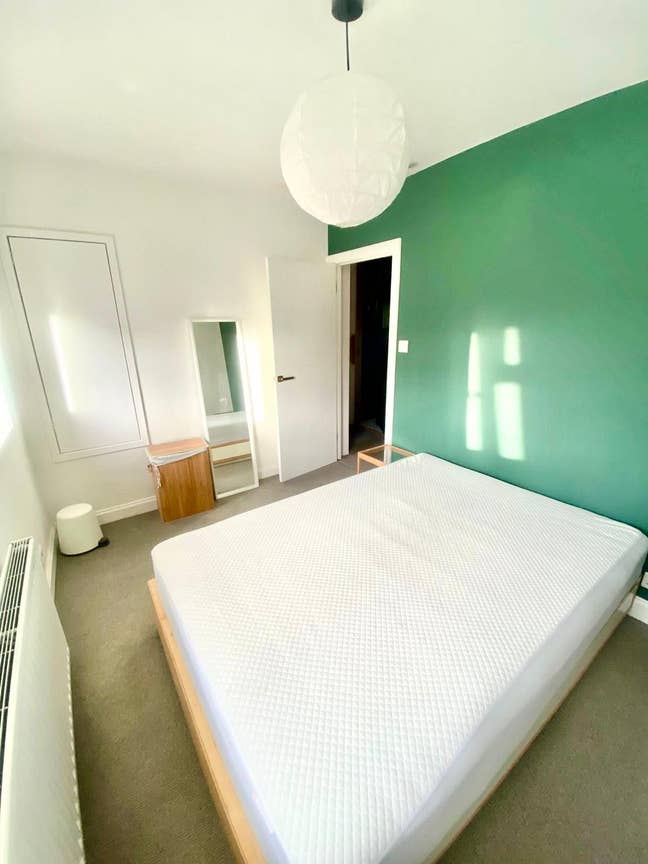 Bright room with big garden – free parking & great Main Photo