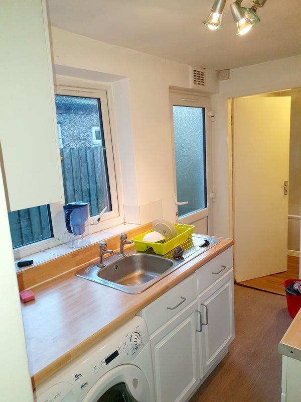 Double Room available - bills included   Main Photo