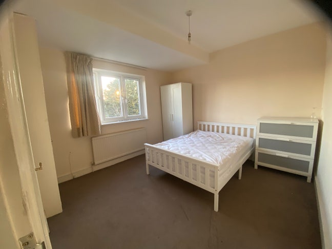 Double Room in Finchley Central Main Photo