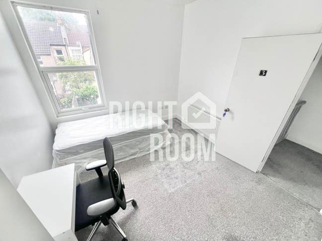 E7 | Newly Renovated Double Room with Garden Main Photo