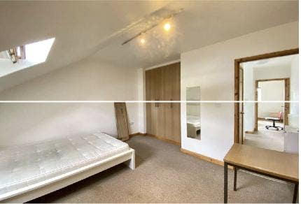 A double bed room with sky-light in St. Pauls Main Photo