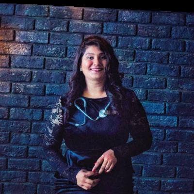 Professional Female seeks a single or double room Main Photo