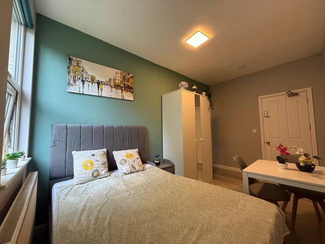 Premier Double Room Ensuite Single Occupancy Main Photo
