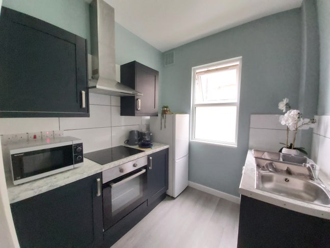 CR0 Premier Double En-suite room with small firdge Main Photo
