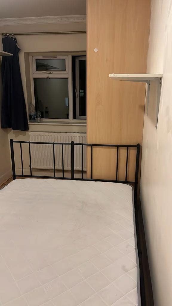 Spacious & Cosy Ensuite Room for Rent in - TW14 0J Main Photo