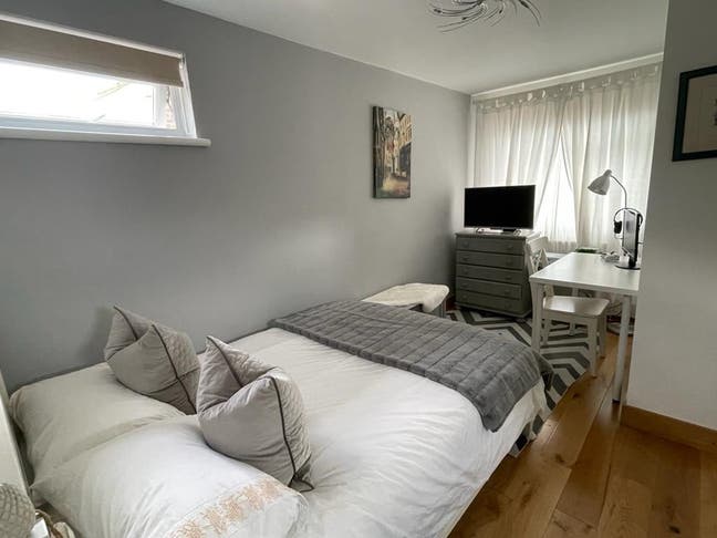 One double room in lovely 3 bed Battersea house Main Photo