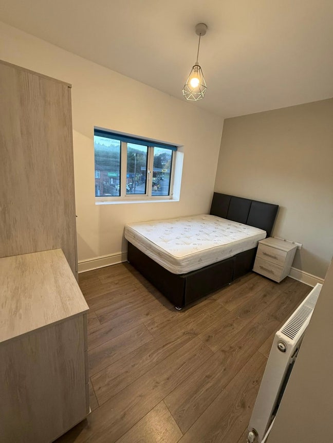En suite room to rent  Main Photo